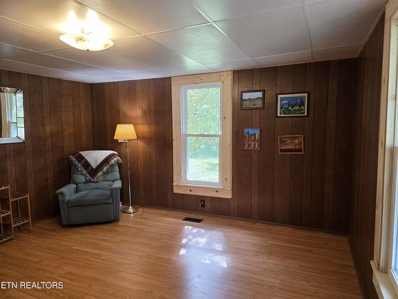 3rd image of 1340 Lee Ln