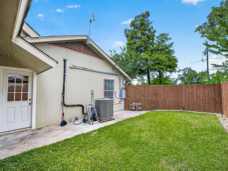 12814 Royce Ln — Photo 22