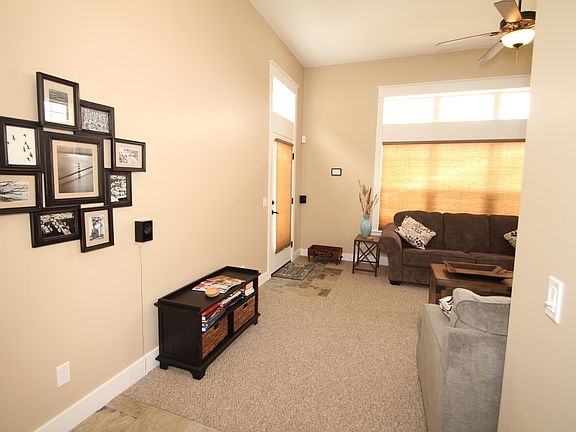5th image of 605 Beachwood Path