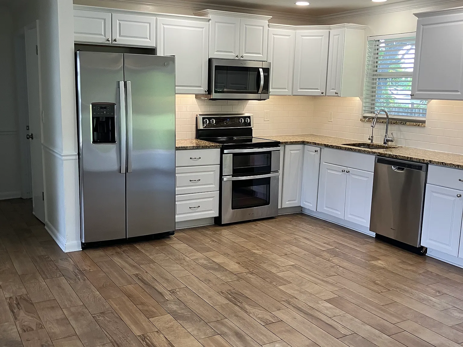 1497 NE Cedar St — Photo 4