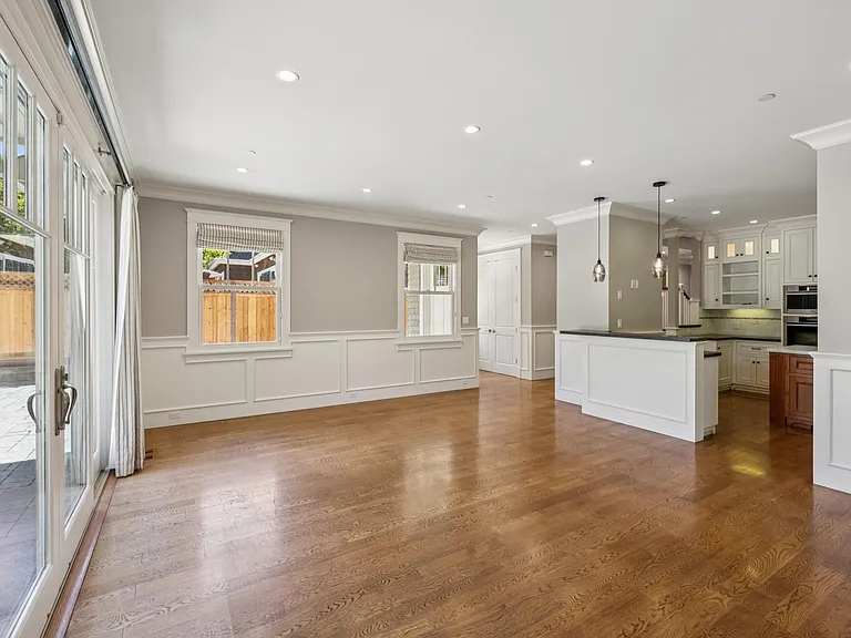 1517 Howard Ave — Photo 21