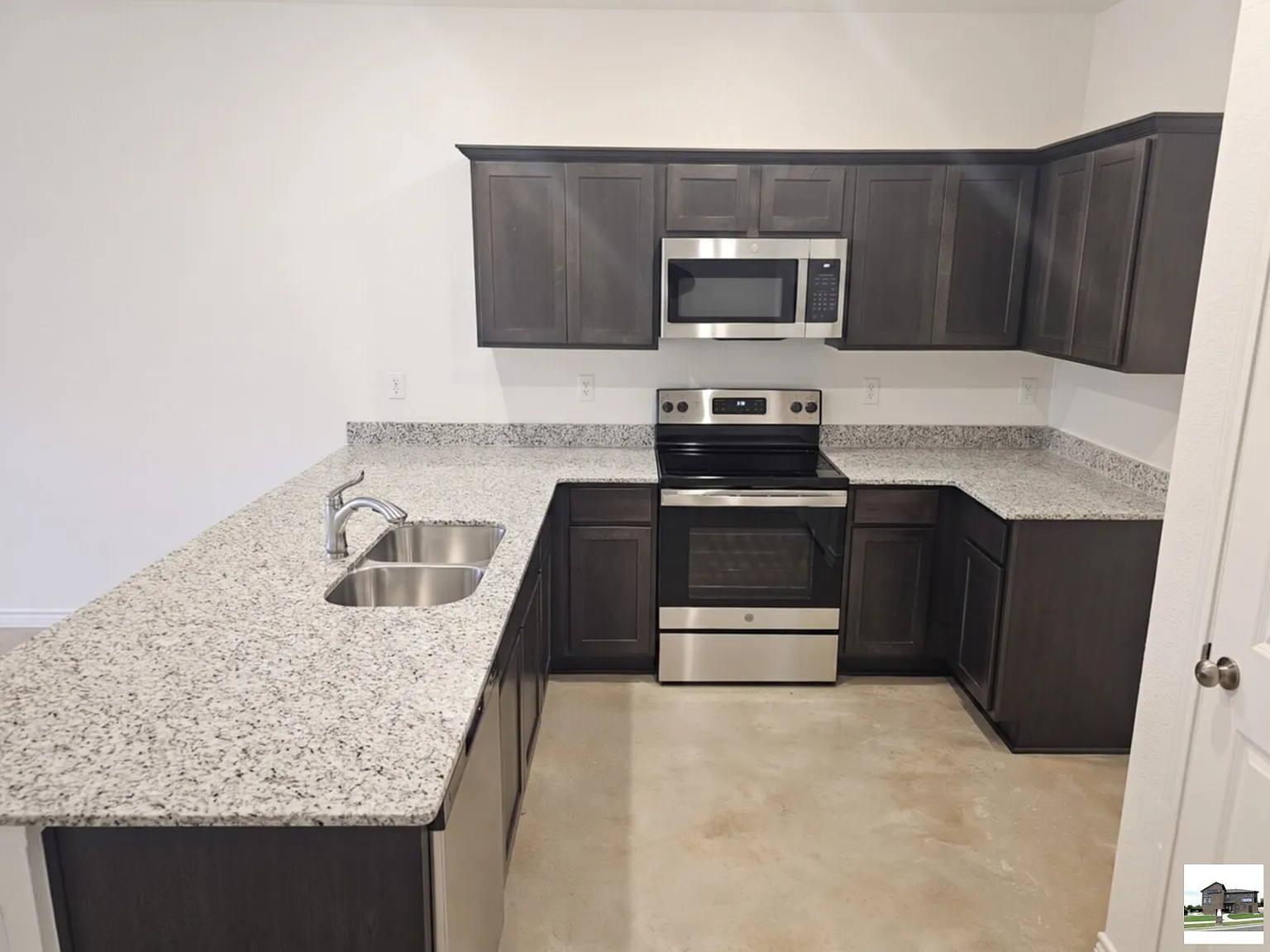 3 bed, 2.0 bath, 1240 sqft, $1,350 — Photo 3