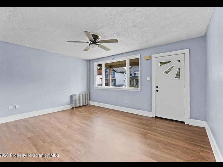 123 Mooney St — Photo 9