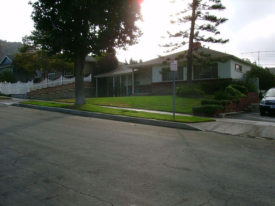 Front view of home