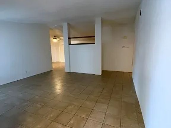 4th image of 15150 Mesquite Ave