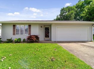 118 E Fletchall St, Poseyville, IN 47633
