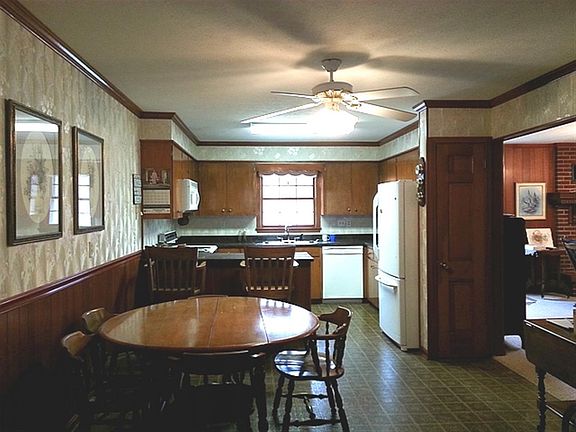 2nd image of 512 Sycamore Ave