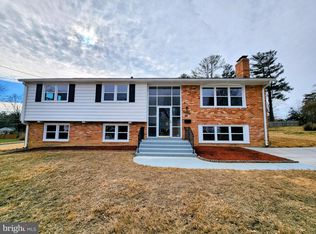 10705 Ames St, Fairfax, VA 22032
