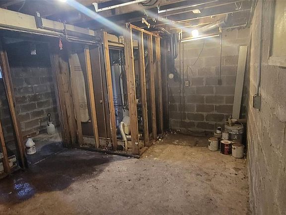 3rd image of 238 W Hanchett Road