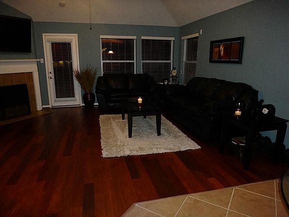 Low utility bills!   Double paned windows & radiant barrier roof. All 4 sides of home are brick!