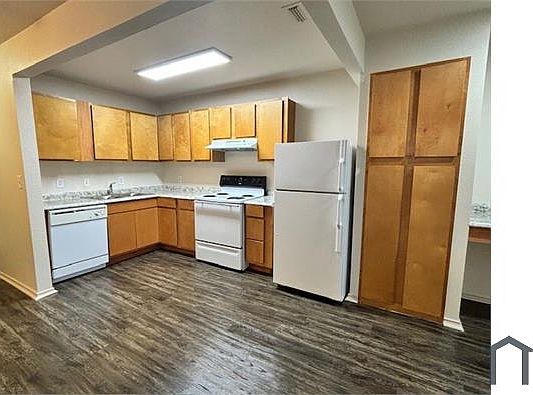 4th image of 809 Derry Dr