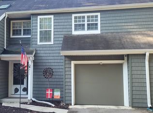 7811 Harbour Isle #42, Indianapolis, IN 46240