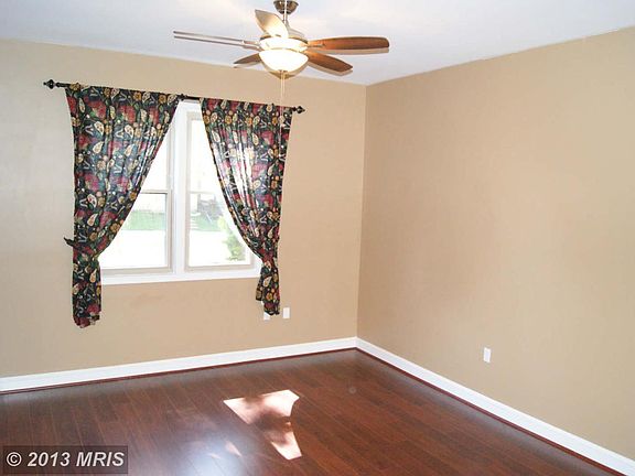 4th image of 9745 Ashbourn Dr