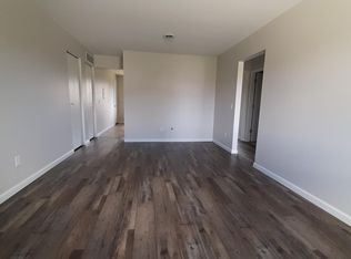941 High Meadow Dr APT C, Crown Point, IN 46307
