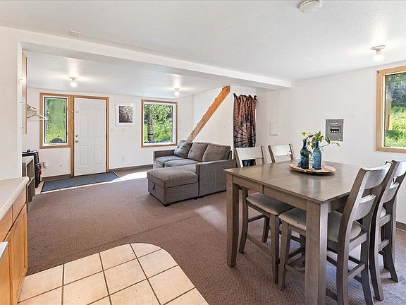 5th image of 793 Pinehurst Ct