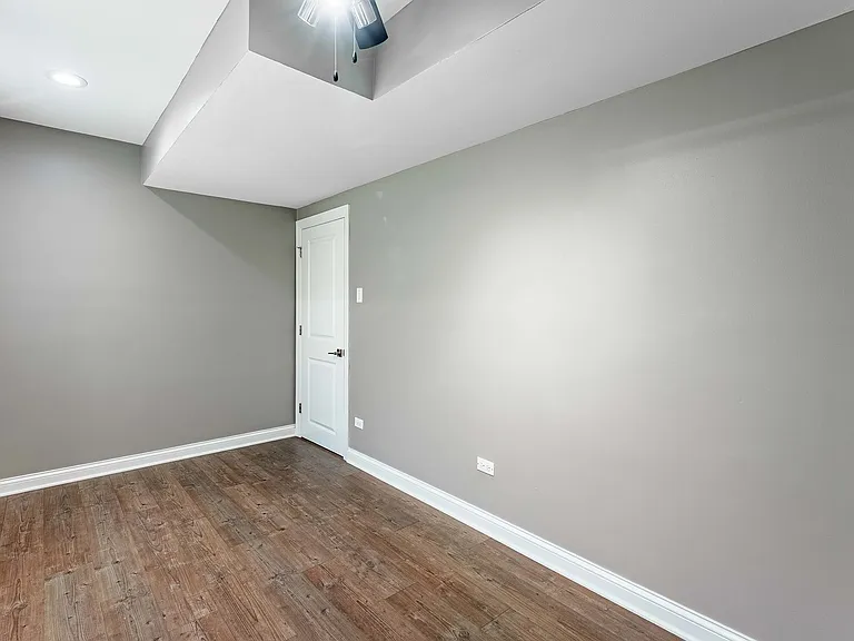 555 N Lawler Ave #G — Photo 18