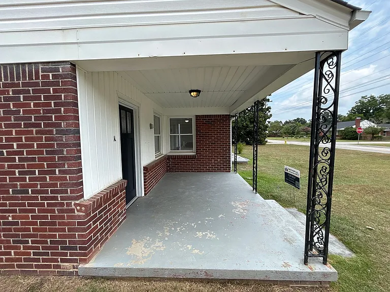 999 Seminole Dr #A & B — Photo 5
