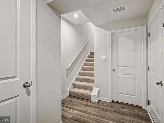 4th image of 137 Kensington Cir