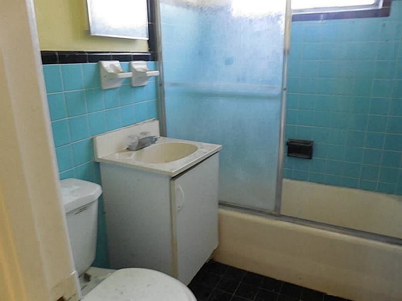 2nd image of 4321 SW 41st St