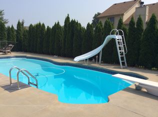 49750 Cumberland Dr, Macomb, MI 48044