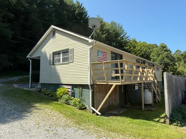 8300 N River Rd, Pound, VA 24279