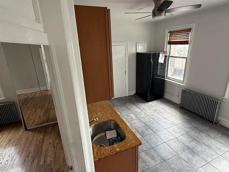 72 Jefferson Ave #2R — Photo 9