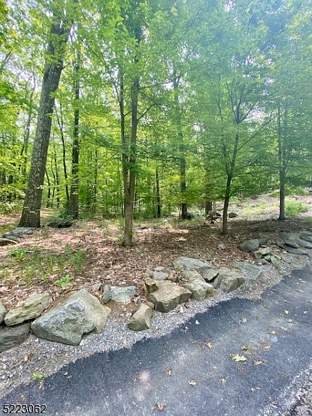 1st image of 2 Glen Dr