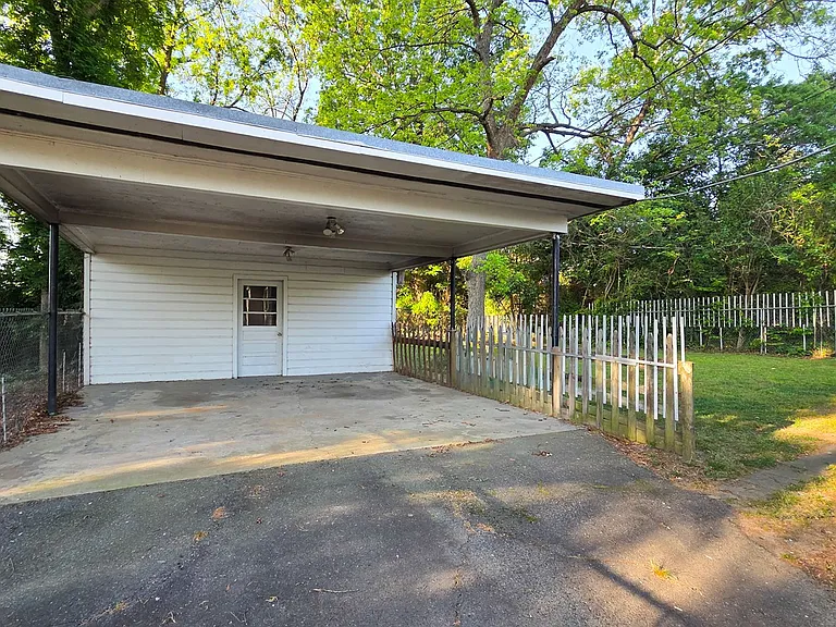 2405 Greenland Ave — Photo 8
