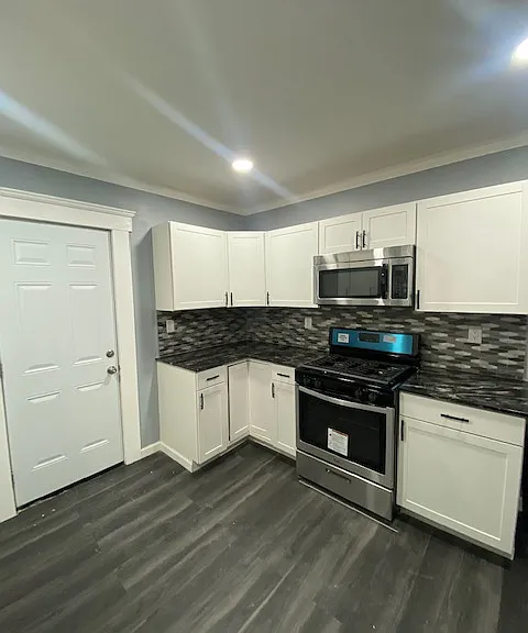 220 Bassett St #11 — Photo 17