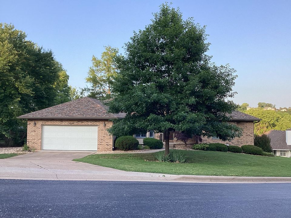 Nice Corner Lot!