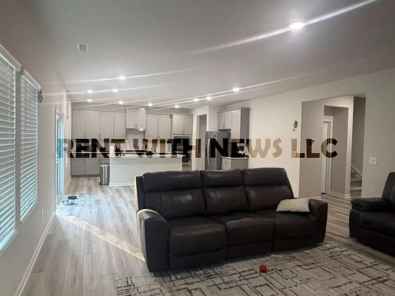 713 Riguard Way — Photo 10