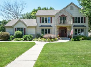 4599 S 119th St, Greenfield, WI 53228