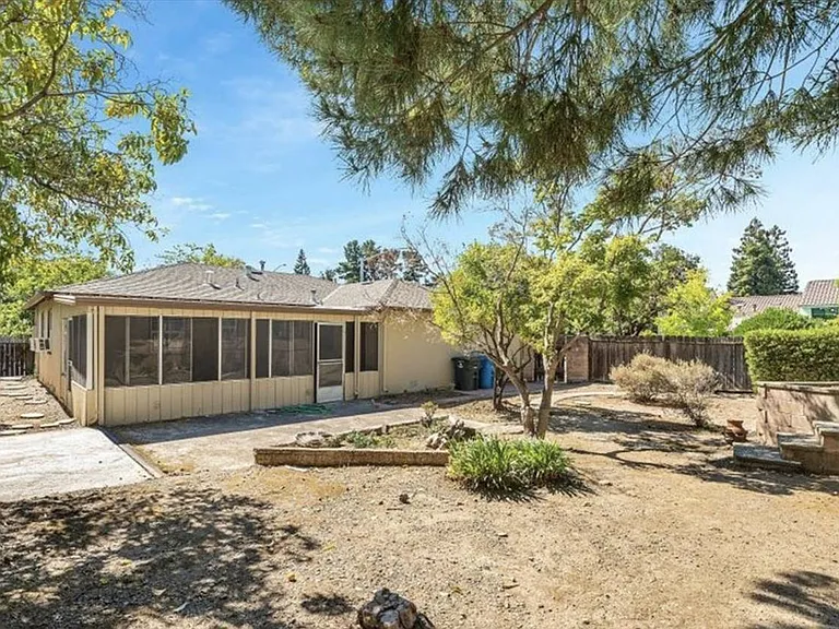 22086 Homestead Rd — Photo 4