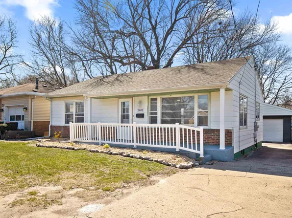 2402 Court St, Pekin, IL 61554