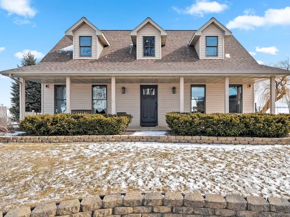 2414 Longtail Beach Ln, Suamico, WI 54173