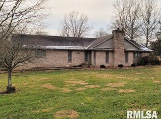 11621 E Hutchison Rd, Mount Vernon, IL 62864