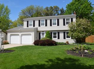 26772 Sweetbriar Dr, North Olmsted, OH