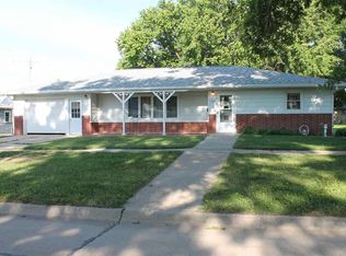 104 S 1st St, Plainview, NE 68769