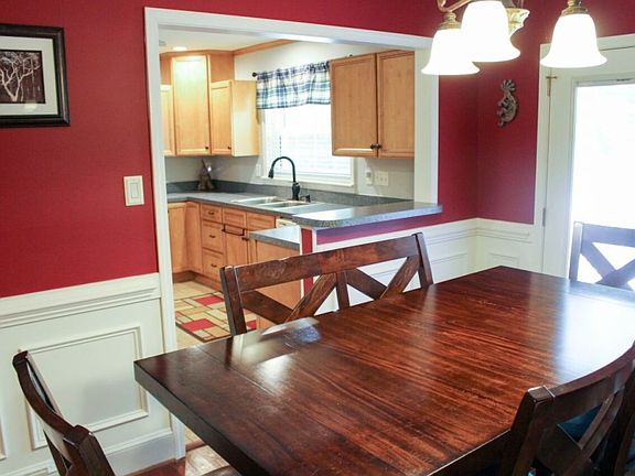 4th image of 125 E Lockman St