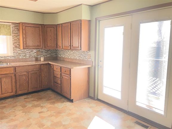 4th image of 805 W Ionia Ave