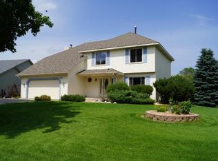 655 Bridle Ridge Rd, Eagan, MN 55123