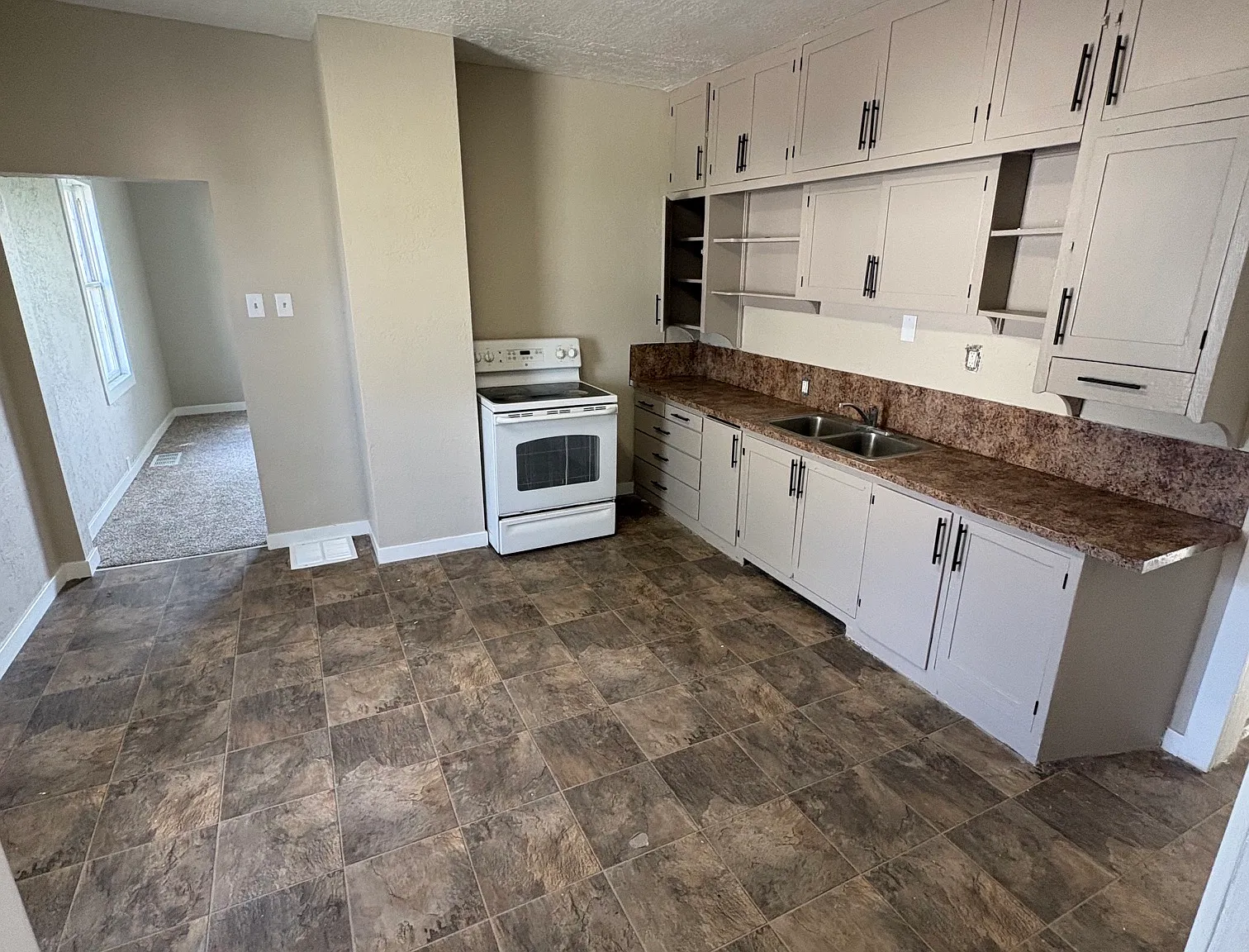 2 bed, 1000 sqft, $1,300 — Photo 3