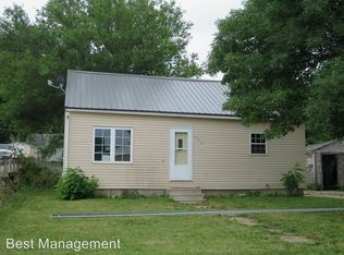 896 Hickory St, Waterloo, IA 50701