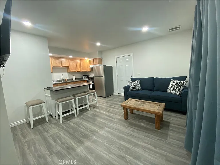 10059 Woodale Ave — Photo 6