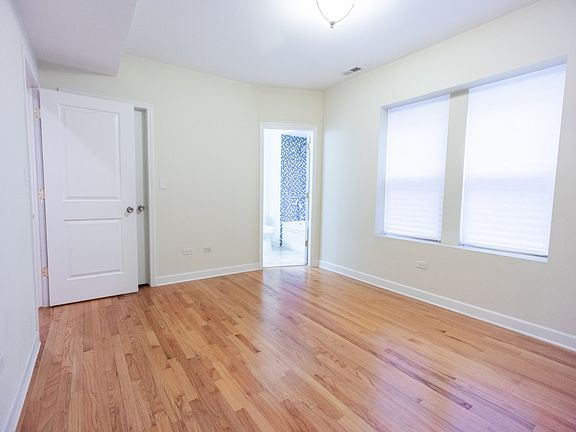 5th image of 6118 N Claremont Ave APT 3