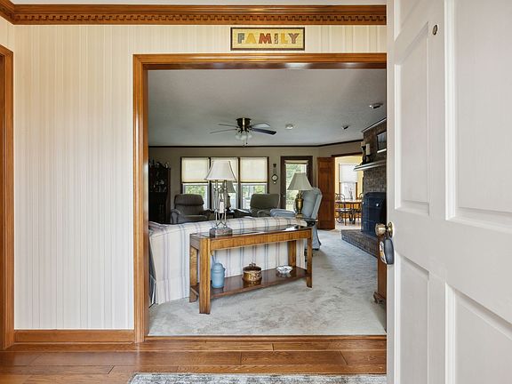 2nd image of 102 Rosewood Ct