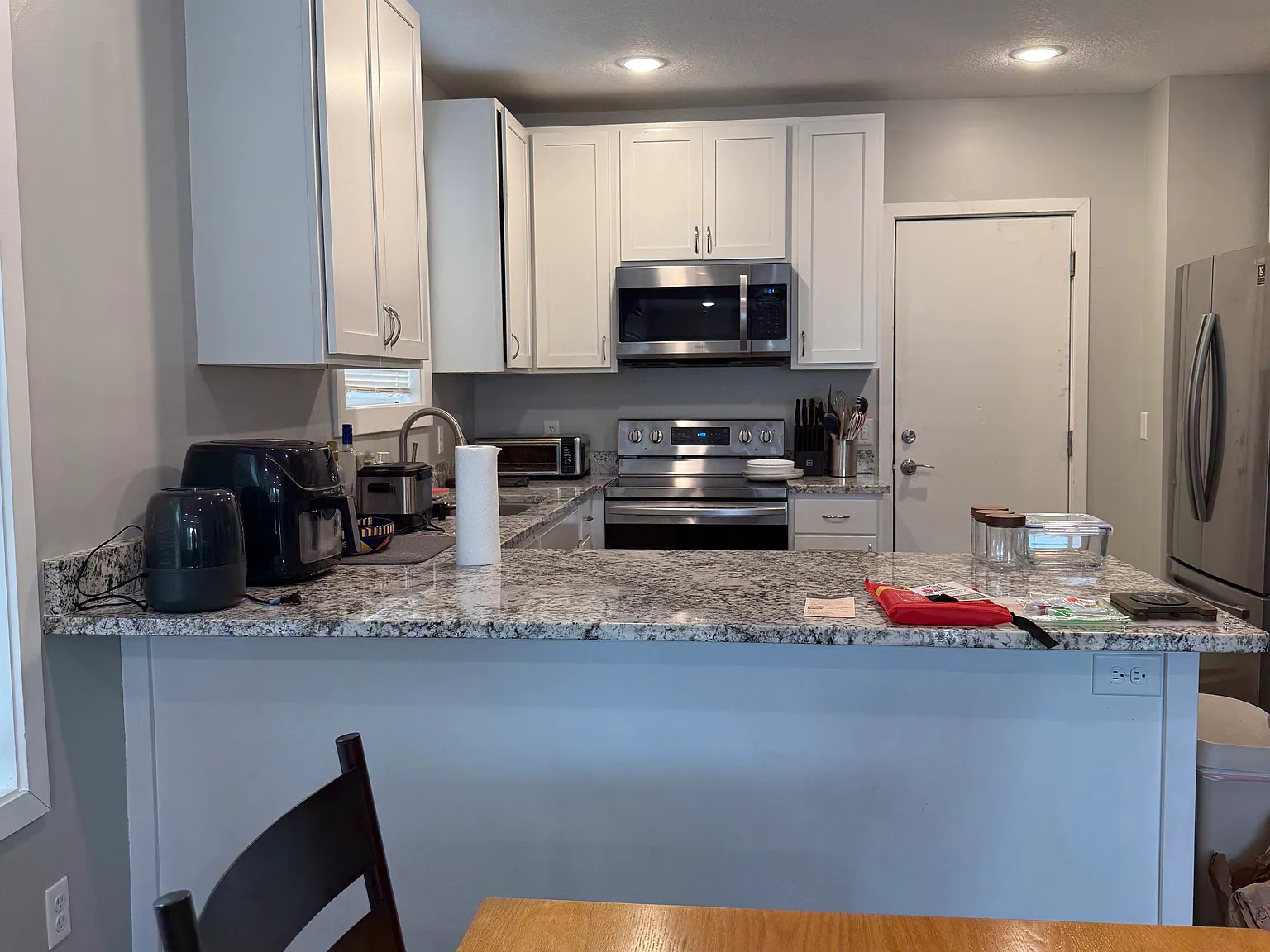 5 bed, 2500 sqft, $3,625 — Photo 4