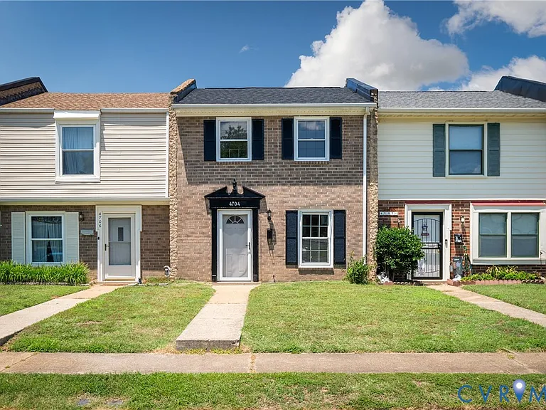 4704 Leadenhall Dr — Photo 1
