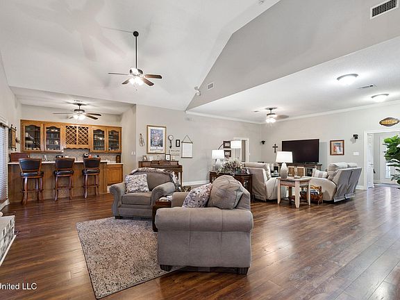 3rd image of 321 Lake David Dr