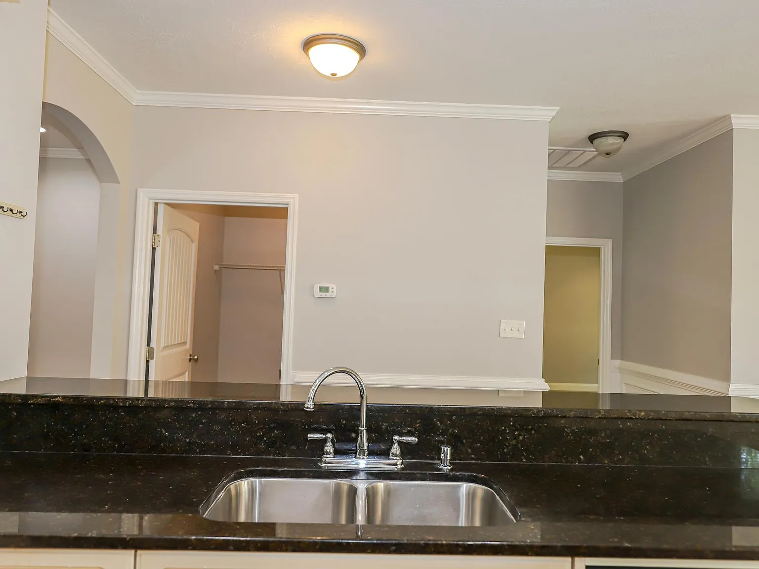 3 bed, 2110 sqft, $1,800 — Photo 4